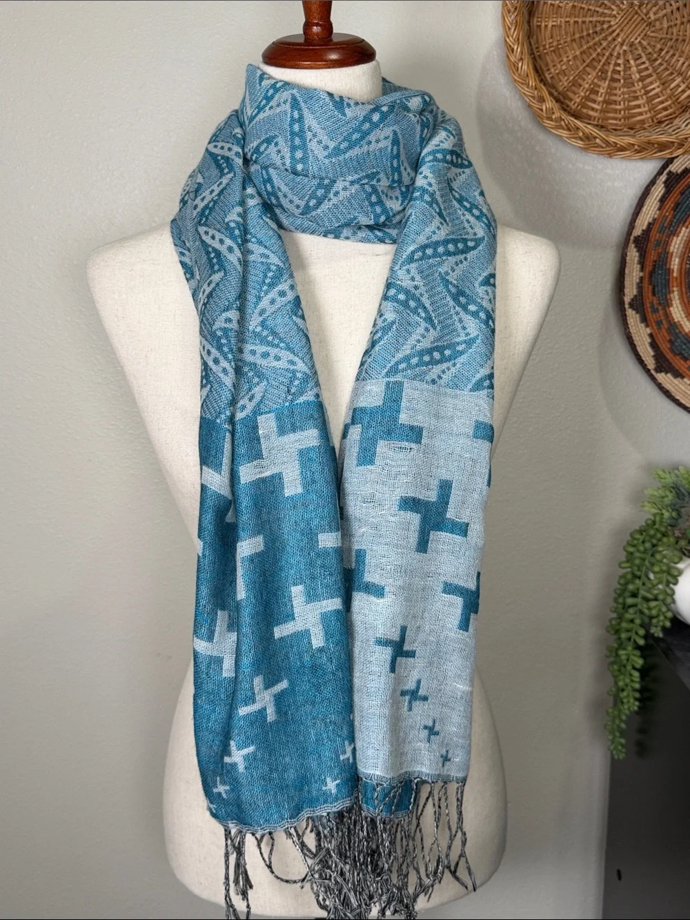 Gorgeous Pashmina Silk Blue Textured Scarf Soft Large